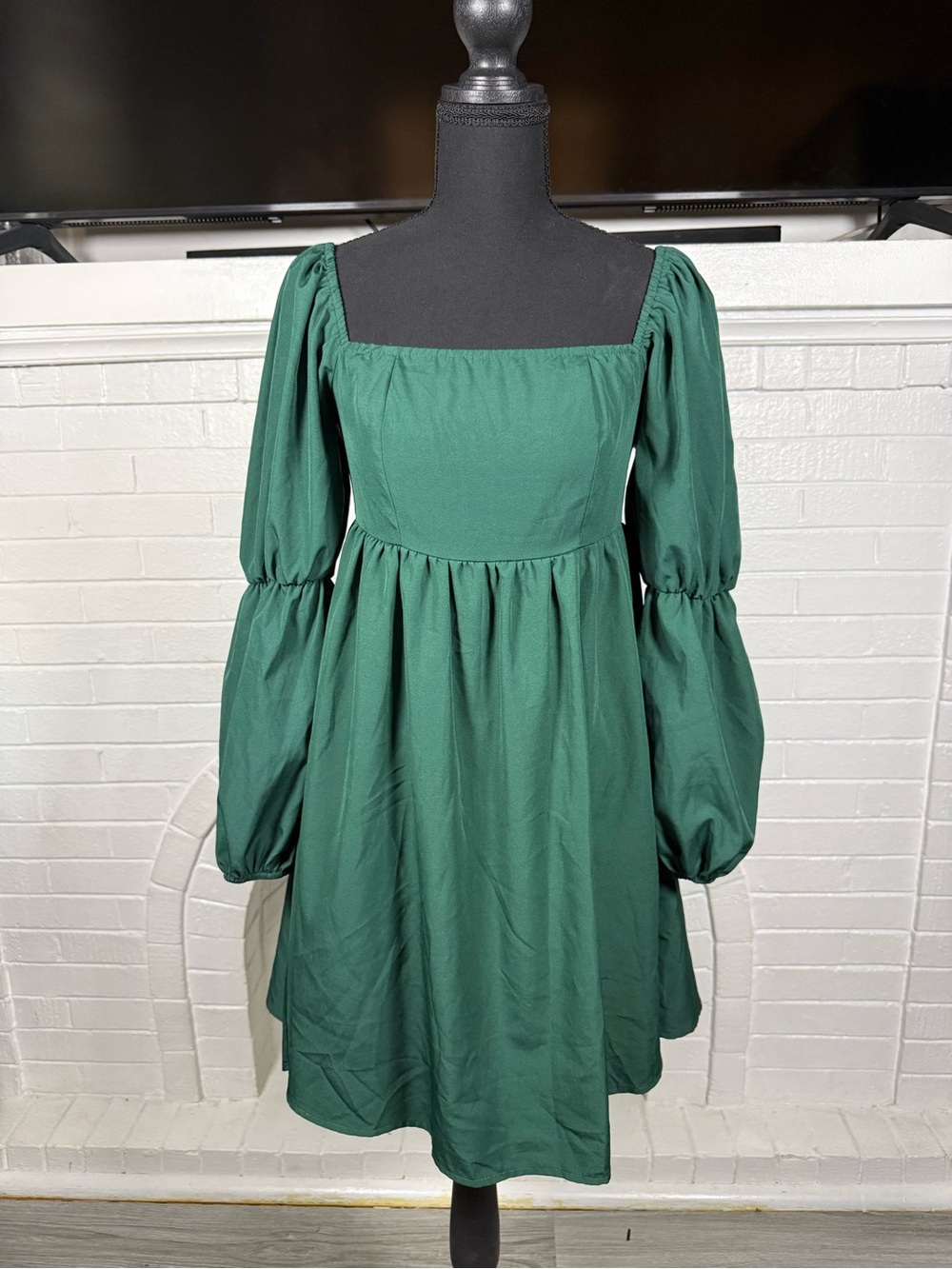 Exlura Square Neck Puff Sleeve Mini Dress – Dark Green – Size S